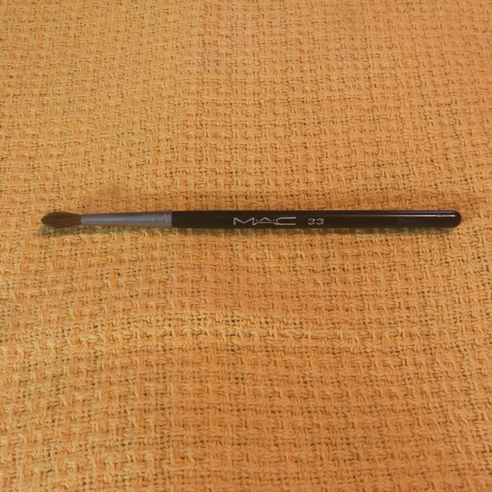 Mac cosmetic brush 33